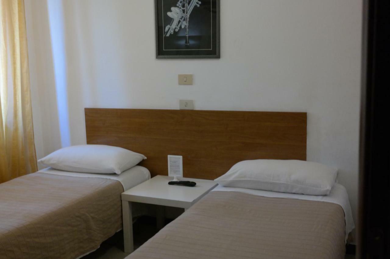 Hotel Houston Livorno - Struttura Esclusivamente Turistica - Not For Business Or Workers المظهر الخارجي الصورة